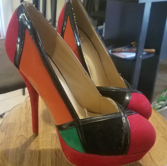 Designer Pumps - Picture 2 of 2